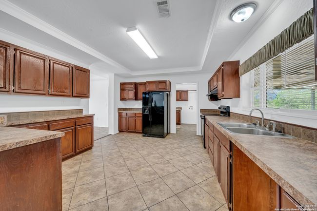 6 River Bluff Dr, House other with 4 bedrooms, 3 bathrooms and null parking in Lytle TX | Image 11