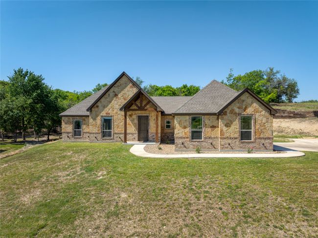 1033 Tex Ln, House other with 4 bedrooms, 2 bathrooms and null parking in Springtown TX | Image 4