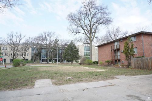 1000 N Manhattan Ave, Manhattan, KS, 66502-5229 | Card Image