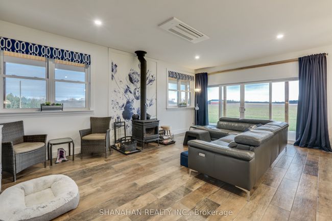 1575 Dobbyn Rd, House other with 2 bedrooms, 2 bathrooms and 20 parking in Alvinston ON | Image 7