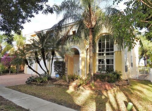 833 Sw 167th Ave, Pembroke Pines, FL, 33027-1425 | Card Image