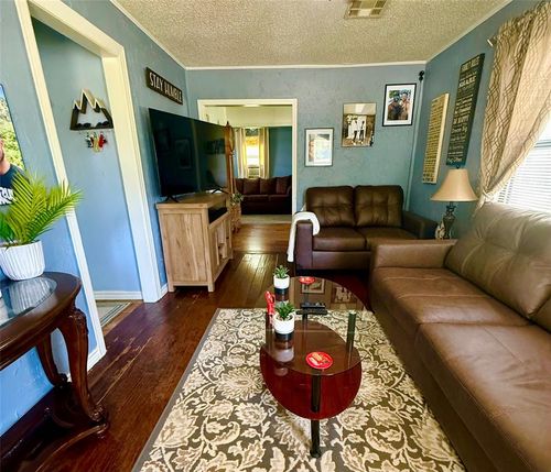 817 W B Ave, Elk City, OK, 73644-4109 | Card Image