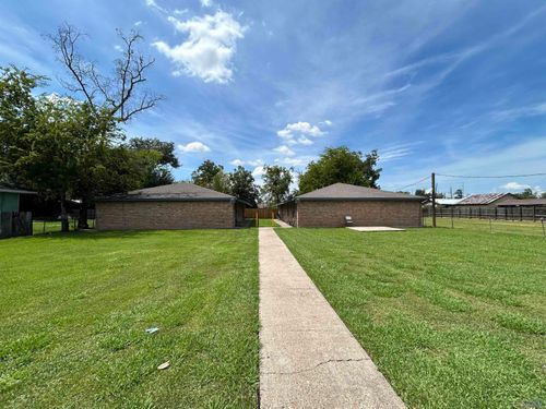 429 and 433 Richmond Ave, Houma, LA, 70363-6055 | Card Image