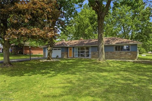 8161 Marianna Blvd, Broadview Heights, OH, 44147-1435 | Card Image