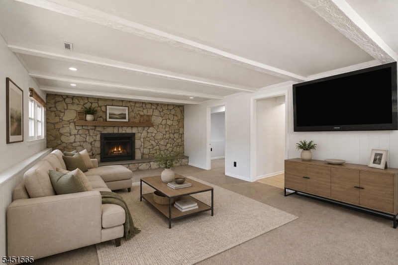 Residential Lease in Edison Twp. 5