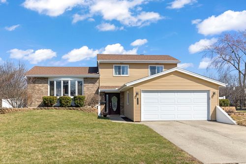1551 Briarcliffe Blvd, Wheaton, IL, 60189-7733 | Card Image