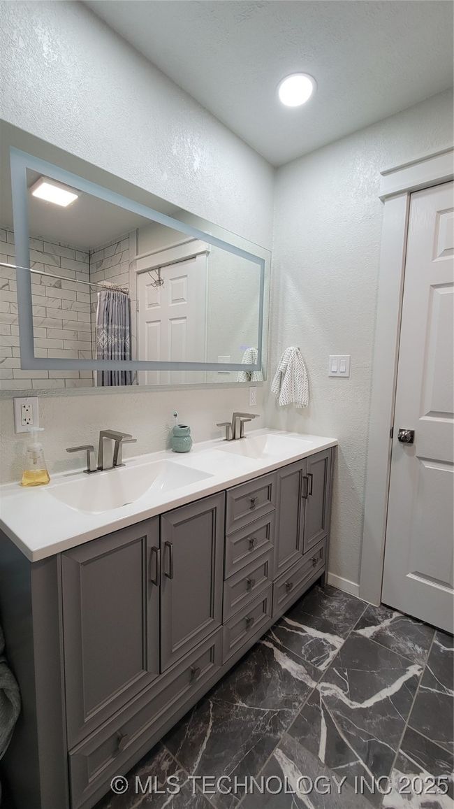9725 County Road 3470, House other with 4 bedrooms, 3 bathrooms and null parking in Stratford OK | Image 46