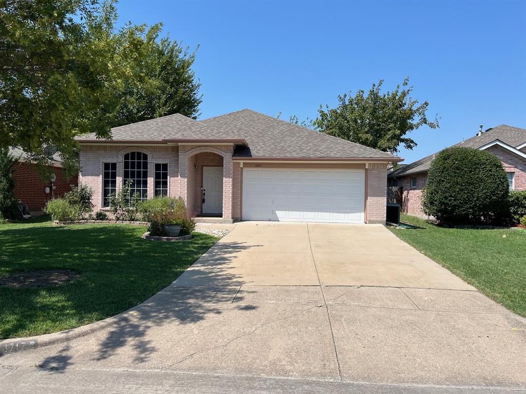 Westhoff Dr, Grand Prairie, TX 75052