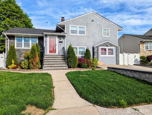 8 Kubala Ave, Carteret, NJ, 07008-1612 | Card Image