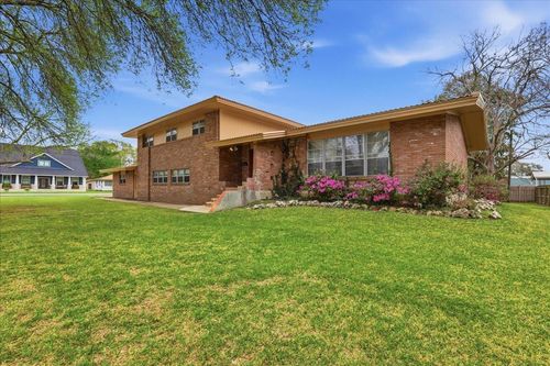 2701 Mcbride Dr, Port Neches, TX, 77651-5201 | Card Image