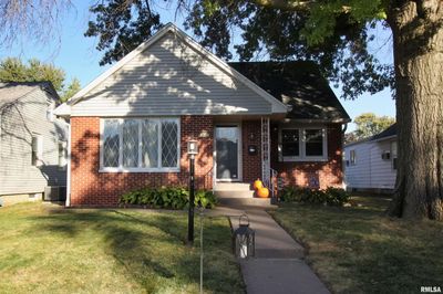 2350 32 Nd Street, House other with 3 bedrooms, 3 bathrooms and null parking in Moline IL | Image 1