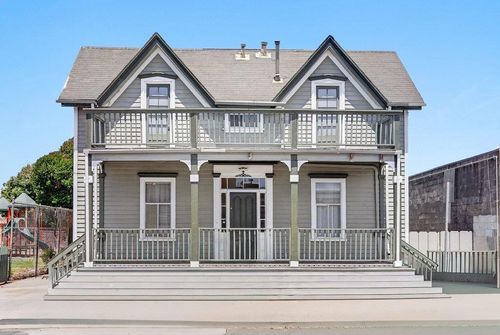 114 2nd St, Watsonville, CA, 95076-4922 | Card Image
