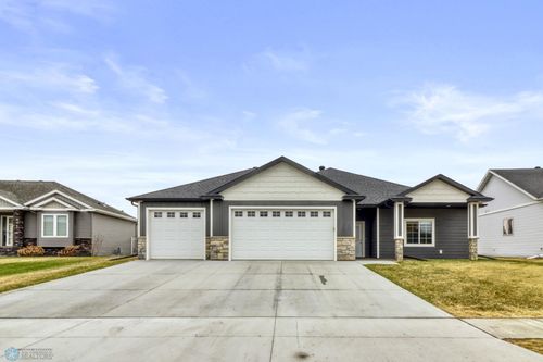 7352 Eagle Pointe Dr S, Fargo, ND, 58104-7722 | Card Image