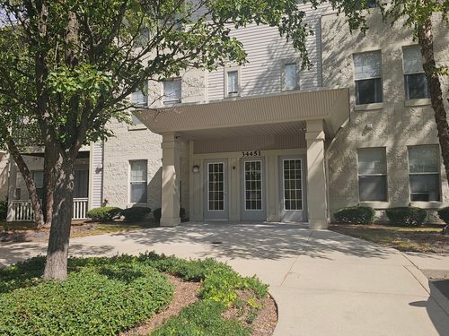 unit-302-34451 N Old Walnut Cir, Gurnee, IL, 60031-4298 | Card Image