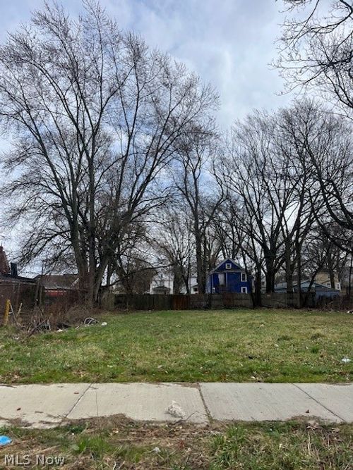 805 Sumner St, Akron, OH, 44311-2133 | Card Image