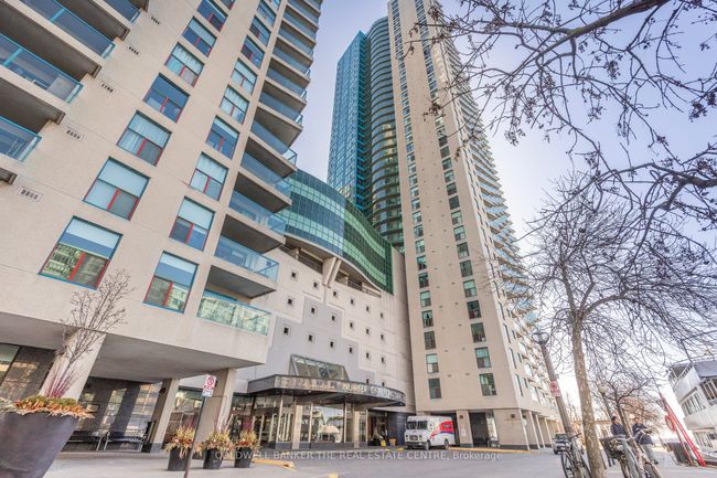 2002 - 99 Harbour Sq, Condo with 2 bedrooms, 2 bathrooms and 1 parking in Toronto ON | Image 6