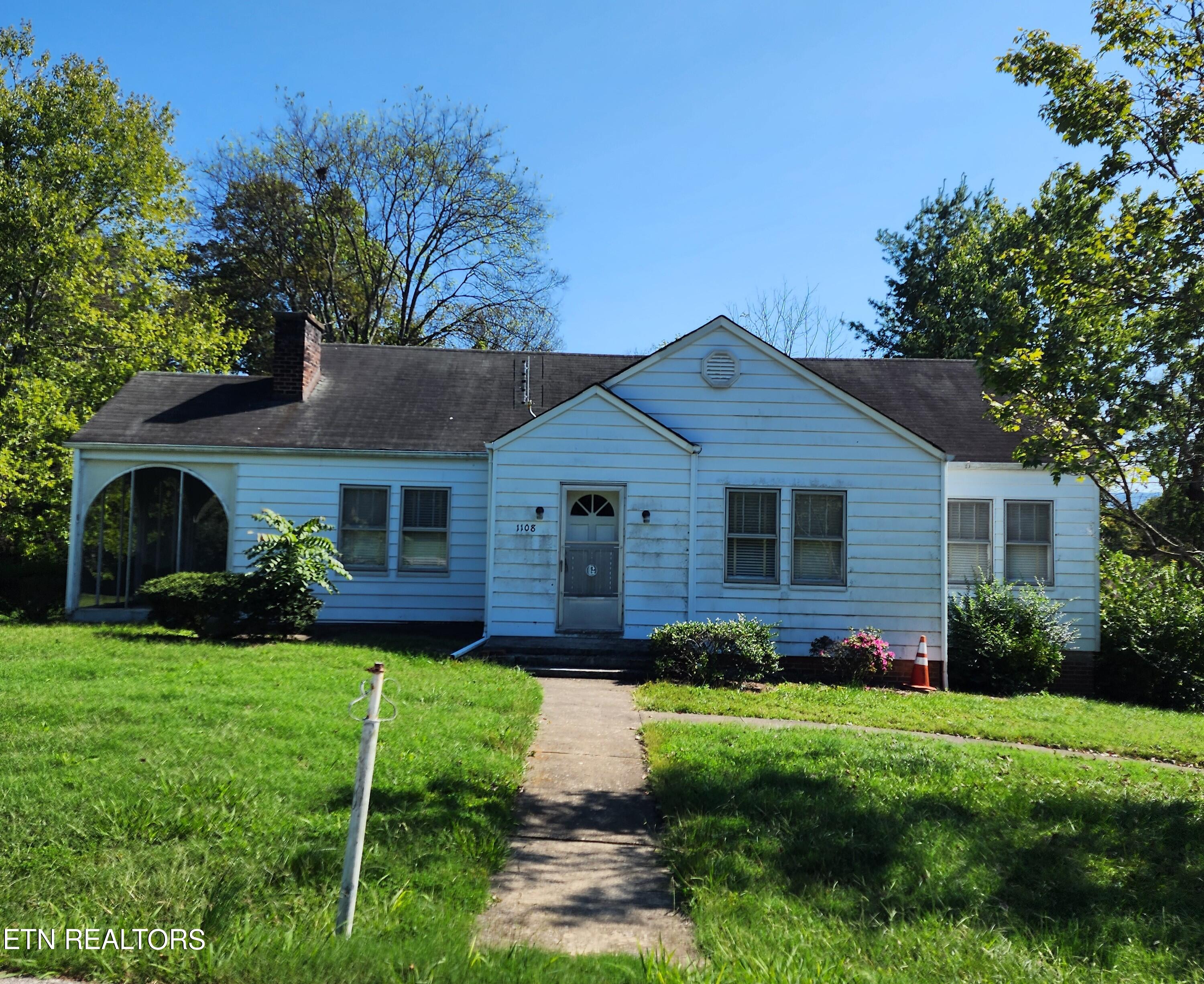 Sterling Ave, Maryville, TN 37803
