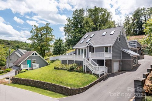 207 Jonestown Rd, Asheville, NC, 28804-3009 | Card Image