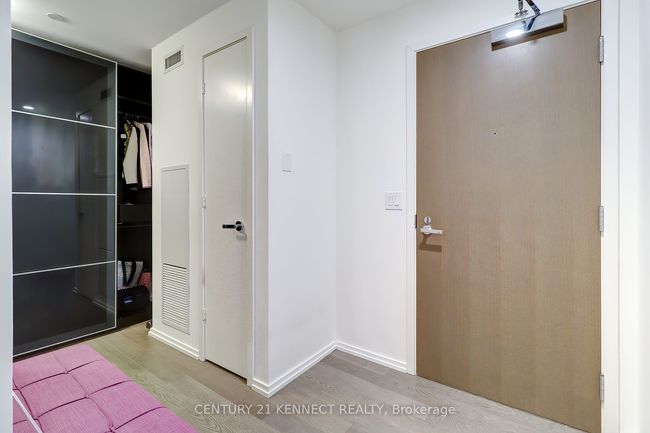 526 - 1 Bloor St E, Condo with 3 bedrooms, 2 bathrooms and null parking in Toronto ON | Image 23