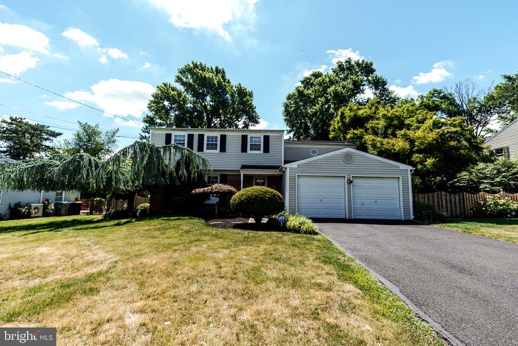 Clayton Rd, Hatboro, PA 19040