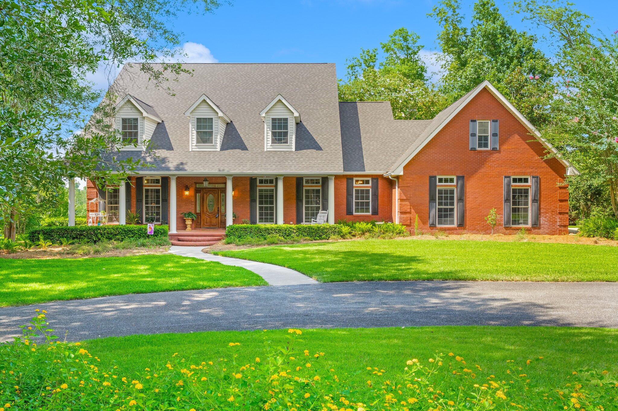 Lake Bluff Cir, Marianna, FL 32446