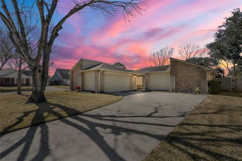 423 Meadowpoint Drive, League City, TX, 77573 | Card Image