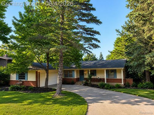 19510 Clement Rd, Northville, MI, 48167-1746 | Card Image