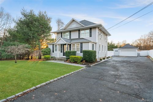 32 Greenport Ave, Medford, NY, 11763-3630 | Card Image