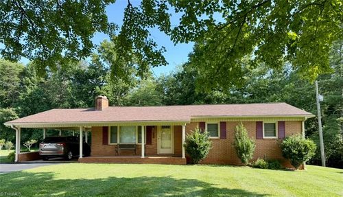 186 Ashley Dr, Dobson, NC, 27017-8401 | Card Image