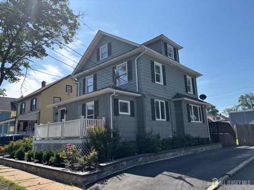 647 Front St, Dunellen, NJ, 08812-1011 | Card Image