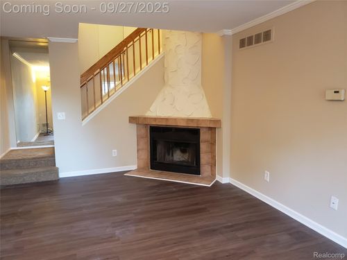 40050 Crosswinds, Novi, MI, 48375-5082 | Card Image