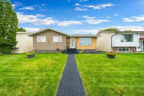 29 Cairns Way Se, Medicine Hat, AB, T1B1M3 | Card Image