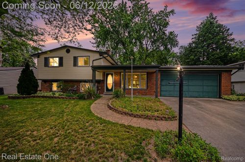 2523 Watonga Dr, Commerce Township, MI, 48382-3445 | Card Image