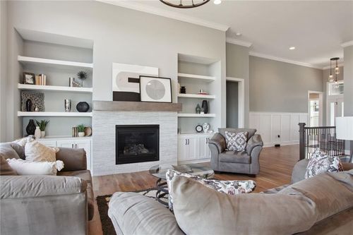 8162 Valley Rd, Lenexa, KS, 66220-2509 | Card Image