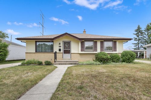 7254 W Cody Cir, Milwaukee, WI, 53223 | Card Image