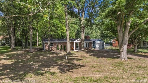 76107 Van Dyke Rd, Bruce Twp, MI, 48065-2624 | Card Image