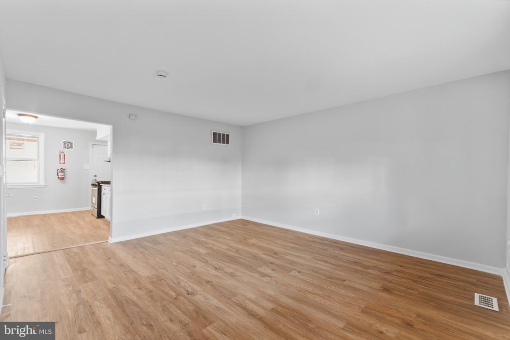 Residential in MOUNT HOLLY 4