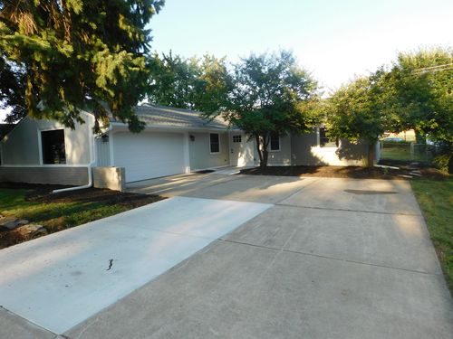 212 N Pinecrest Road, Bolingbrook, IL, 60440 | Card Image
