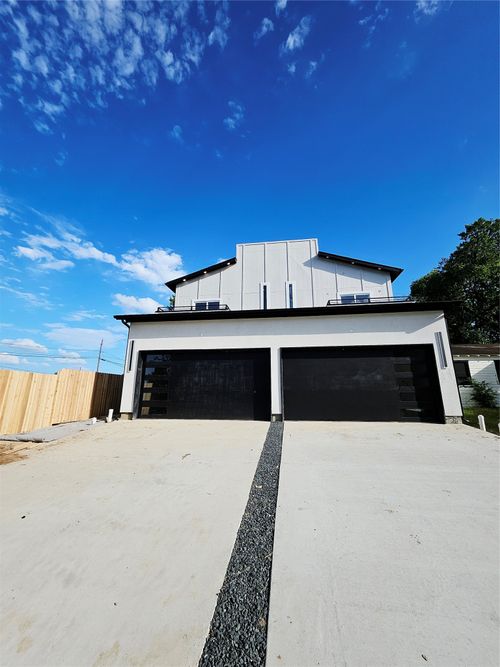 520 Woodbine Ave, Dallas, TX, 75203-3634 | Card Image
