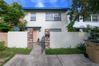 10025 N 52 Nd Street, Townhouse with 3 bedrooms, 2 bathrooms and null parking in Temple Terrace FL | Image 2