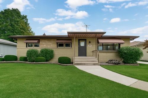 9211 Hawthorne Dr, Munster, IN, 46321-3231 | Card Image