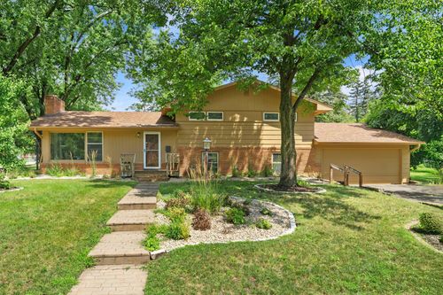 11011 Queen Cir, Bloomington, MN, 55431-3949 | Card Image