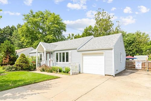 6322 Lowell Ave, Merriam, KS, 66202-3860 | Card Image