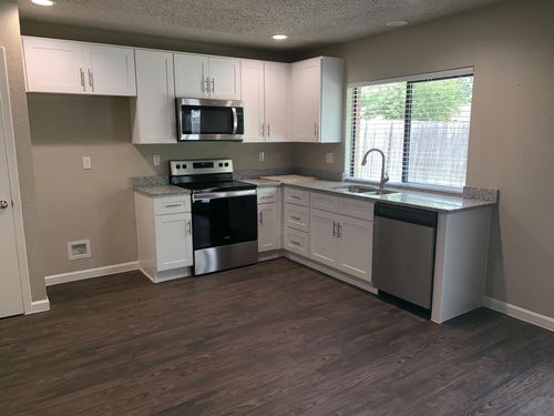 406 E Springdale Ln, Grand Prairie, TX, 75052-5250 | Card Image