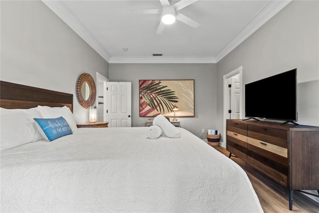 Primary bedroom - light and bright | Image 20