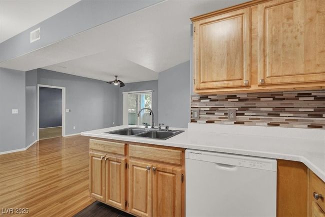 2024 - 5655 E Sahara Ave, Condo with 3 bedrooms, 2 bathrooms and null parking in Las Vegas NV | Image 15