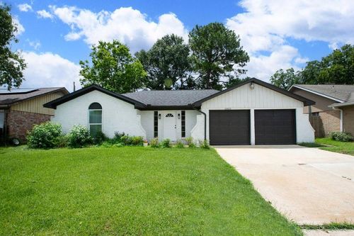 11423 Hazen St, Houston, TX, 77072-4913 | Card Image