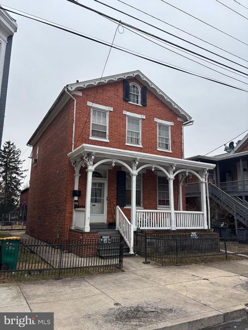 214 E Washington St, CHAMBERSBURG, PA, 17201-2523 | Card Image