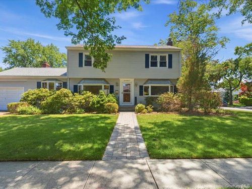 100 Bayberry Avenue, Hempstead, NY, 11530 | Card Image
