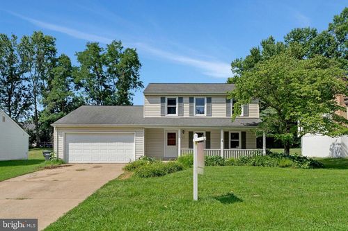 6218 Hidden Canyon Rd, CENTREVILLE, VA, 20120-1125 | Card Image